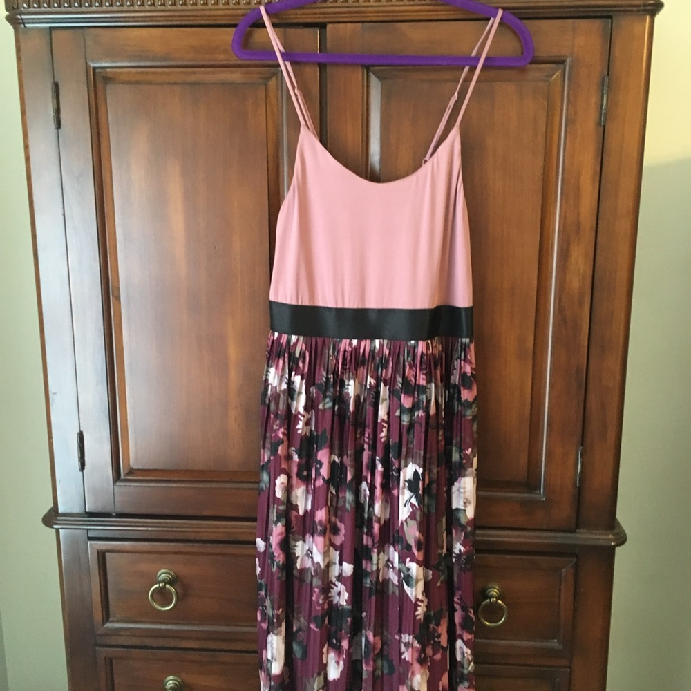 Maxi Dress - Picture 2 of 3